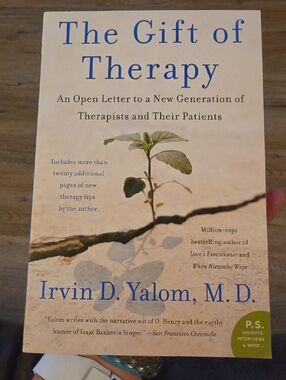 The Gift of Therapy by Irvin D. Yalom - Beige Cover